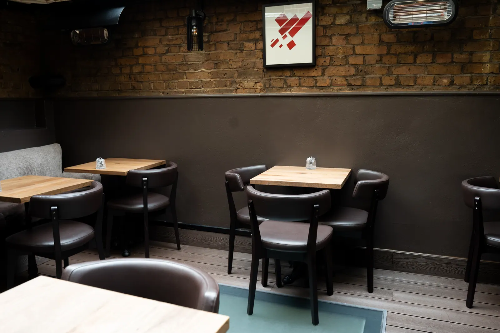 Fresh walls and furniture along the Laika banquette